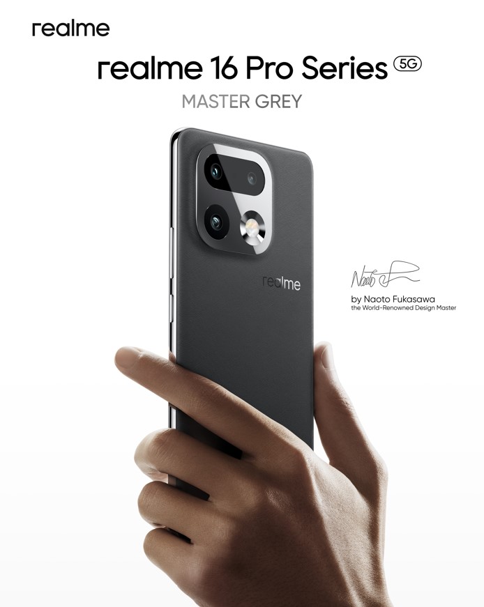 Smartphone realme 16 Pro en édition Master Grey, conçu par Naoto Fukasawa, tenu en main pour montrer sa texture premium et son triple capteur photo.